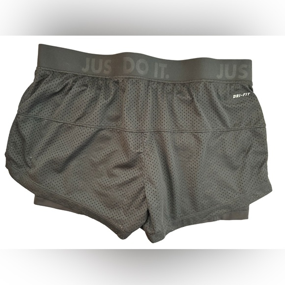 Nike Dri-Fit 2-in-1 Tennis Shorts (Women’s L) - Picture 2 of 6